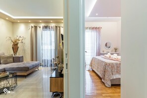 1 slaapkamer, een bureau, geluiddichte muren