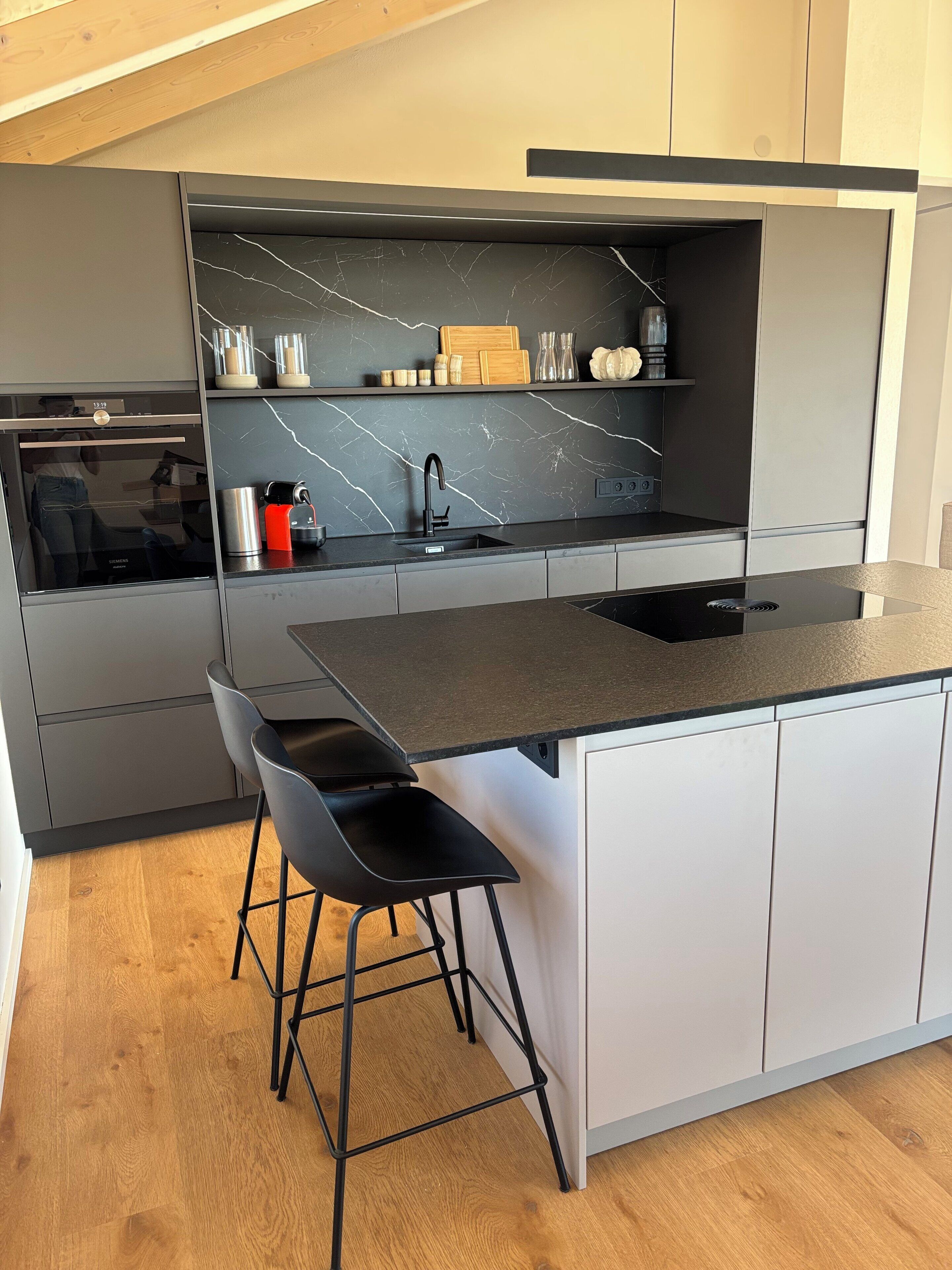 Kühlschrank, Ofen, Herdplatte, Geschirrspüler