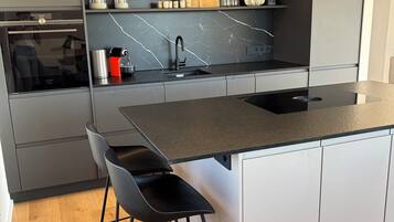 Kühlschrank, Ofen, Herdplatte, Geschirrspüler