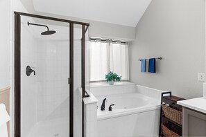Shower, jetted bath, hair dryer, towels - Ultimate Family Getaway! Lux 4BR Home in Allen + EPIC GAME ROOM + Deck & Grill (Allen)