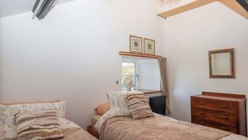 2 bedrooms, individually decorated, individually furnished, free WiFi