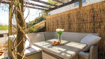 Cottage | Outdoor dining
