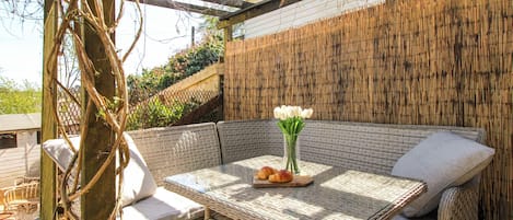 Cottage | Outdoor dining