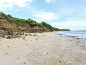 Pantai di sekitar