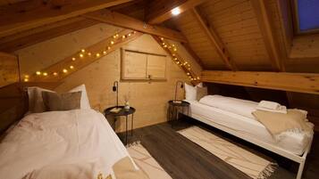 2 bedrooms, travel crib, free WiFi, bed sheets