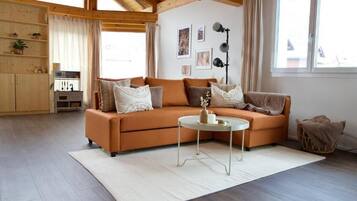 Smart TV, foosball, table tennis, stereo