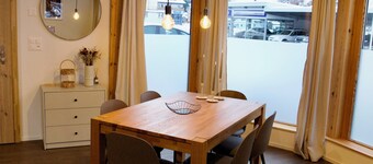 Louisa's Loft· Stylish Alpine Apartment· Hot Tub · Family · Near Ski & Trails