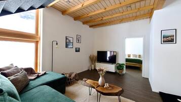 Smart TV, foosball, table tennis, stereo