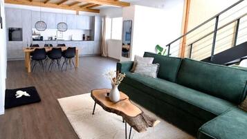 Smart TV, foosball, table tennis, stereo