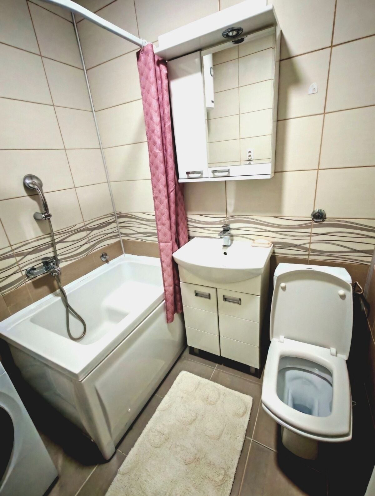 シャワー、ヘアドライヤー、タオル、石鹸