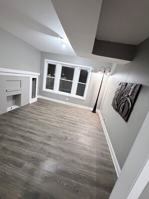 Interior - 4-bedroom apartment in fabulous Chicago with AC for your stay (Chicago)