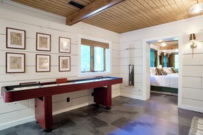 6 habitaciones, tabla de planchar con plancha, wifi y ropa de cama 