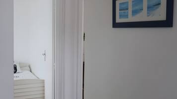 Bügeleisen/Bügelbrett, WLAN, Bettwäsche