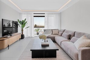 Living area - Apartment '5min De Puerto Banús' with Mountain View, Wi-Fi and Air Conditioning (Marbella)