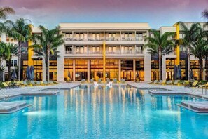 Pool - Spacious 1-BR, 2-King Beds, Near Mayo, Pool, Gym, Fast Wifi Workspace, Beach (Jacksonville)