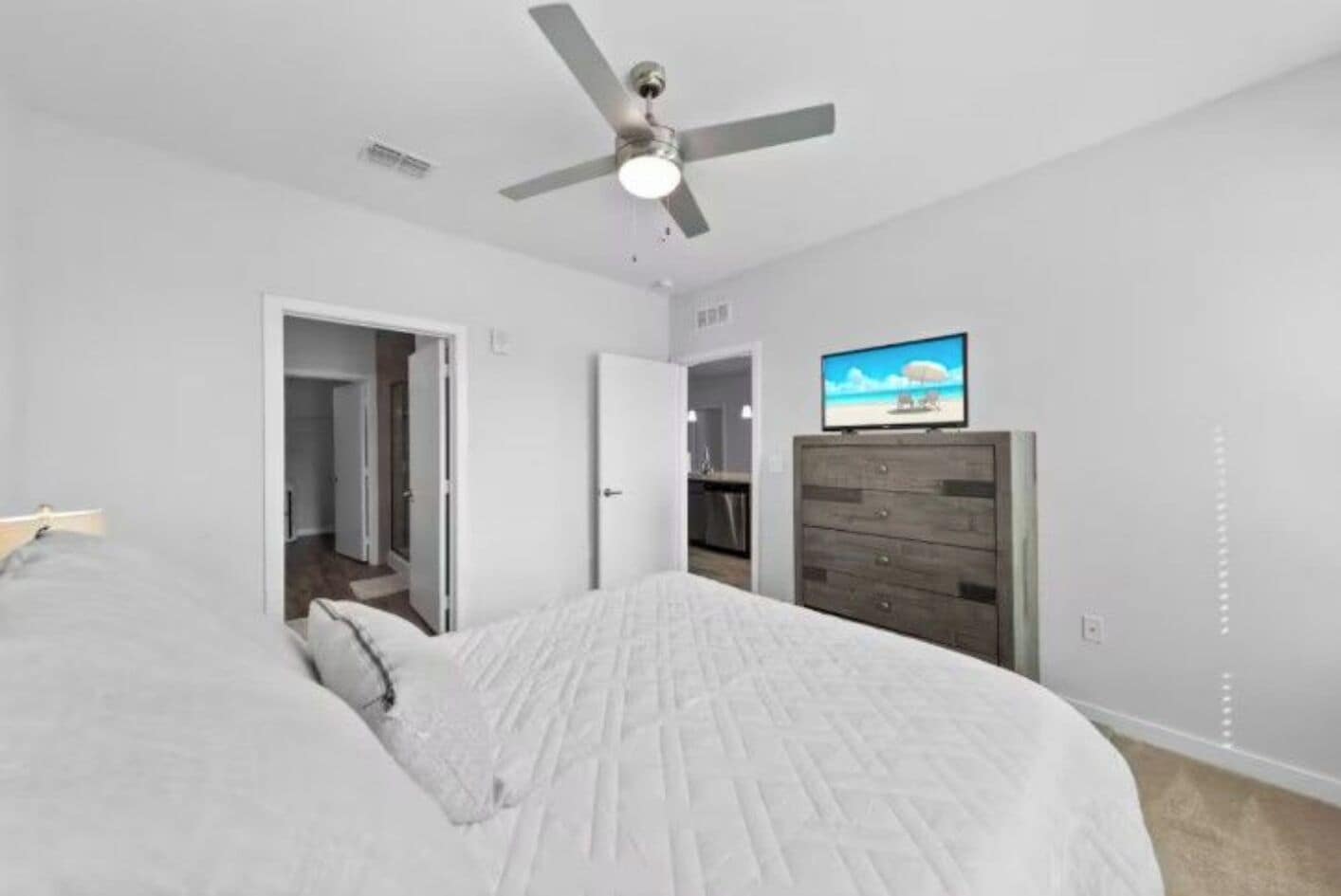 Iron/ironing board, WiFi, bed sheets