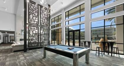 Spacious 1-BR, 2-King Beds, Near Mayo, Pool, Gym, Fast Wifi Workspace, Beach