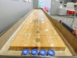 Games room - Spacious 1-BR, 2-King Beds, Near Mayo, Pool, Gym, Fast Wifi Workspace, Beach (Jacksonville)