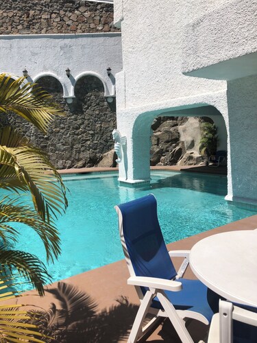 Seaside penthouse with a stunning panoramic view of beautiful Manzanillo Bay