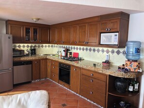 Microwave, oven, stovetop, dishwasher - Seaside penthouse with a stunning panoramic view of beautiful Manzanillo Bay (Manzanillo)