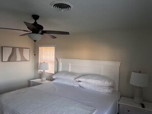 3 bedrooms, WiFi, bed sheets - The Gathering Place Close to CAFB / The W / Shops (Columbus)