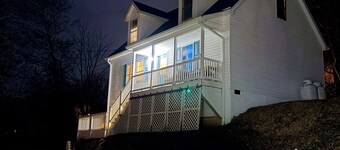 Cozy Glen Rock Cabin - Fully Stocked Coffee Bar!