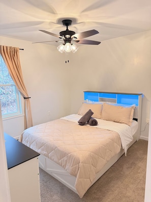 2 chambres, fer et planche à repasser, Wi-Fi gratuit, draps fournis