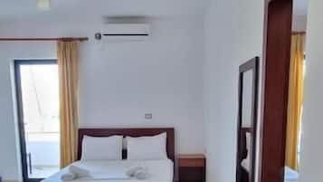 Doppelzimmer | Schreibtisch, Bettwäsche