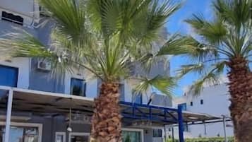 Vierbettzimmer | Schreibtisch, Bettwäsche