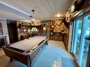 Games room - River Mist Escape: A Tranquil Mountain Retreat Overlooking the Allegheny River (Kennerdell)