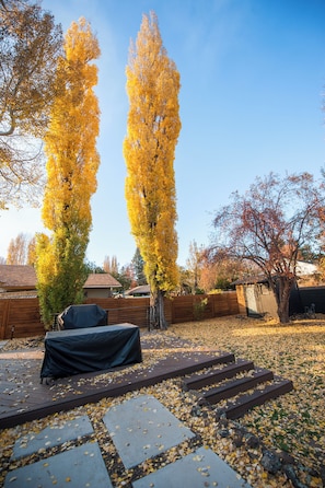 Terrace/patio - Soak Under the Stars - Hot Tub, AC, Downtown Bungalow (Flagstaff)