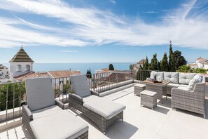 Terrace/patio - Los Arcos - Four Bedroom Villa, Sleeps 8 (Nerja)