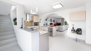 Coffee/tea maker, fridge, oven, dishwasher - Los Arcos - Four Bedroom Villa, Sleeps 8 (Nerja)