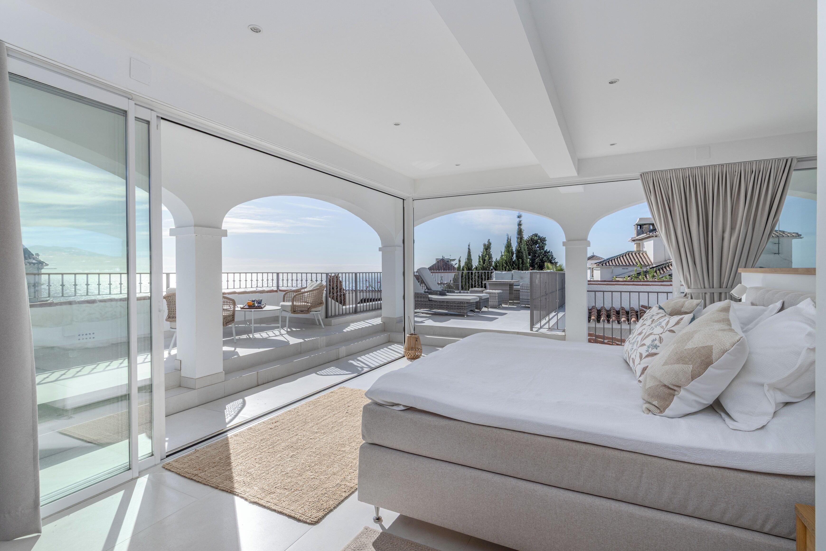 Iron/ironing board, internet, bed sheets