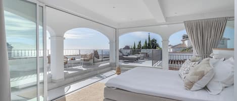 Iron/ironing board, Internet, bed sheets