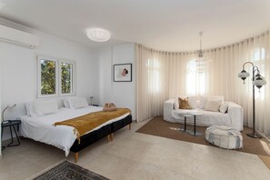 5 bedrooms, iron/ironing board, Internet, bed sheets - Villa Pomona - Five Bedroom Villa, Sleeps 10 (Frigiliana)