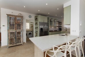 Fridge, microwave, dishwasher, cookware/dishes/utensils - Villa Pomona - Five Bedroom Villa, Sleeps 10 (Frigiliana)