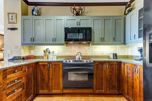 冰箱、微波炉、烤箱、炉灶