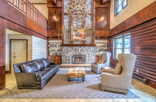 Stratton 2BR Walk2ALL Sleeps 6 Pool Hot Tub