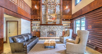 Stratton 2BR Walk2ALL Sleeps 6 Pool Hot Tub