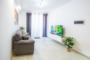 Living area - Elegant Getaway Near St. Paul's Bay (Saint Paul's Bay)