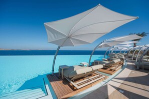 Pool - Elegant Getaway Near St. Paul's Bay (Saint Paul's Bay)