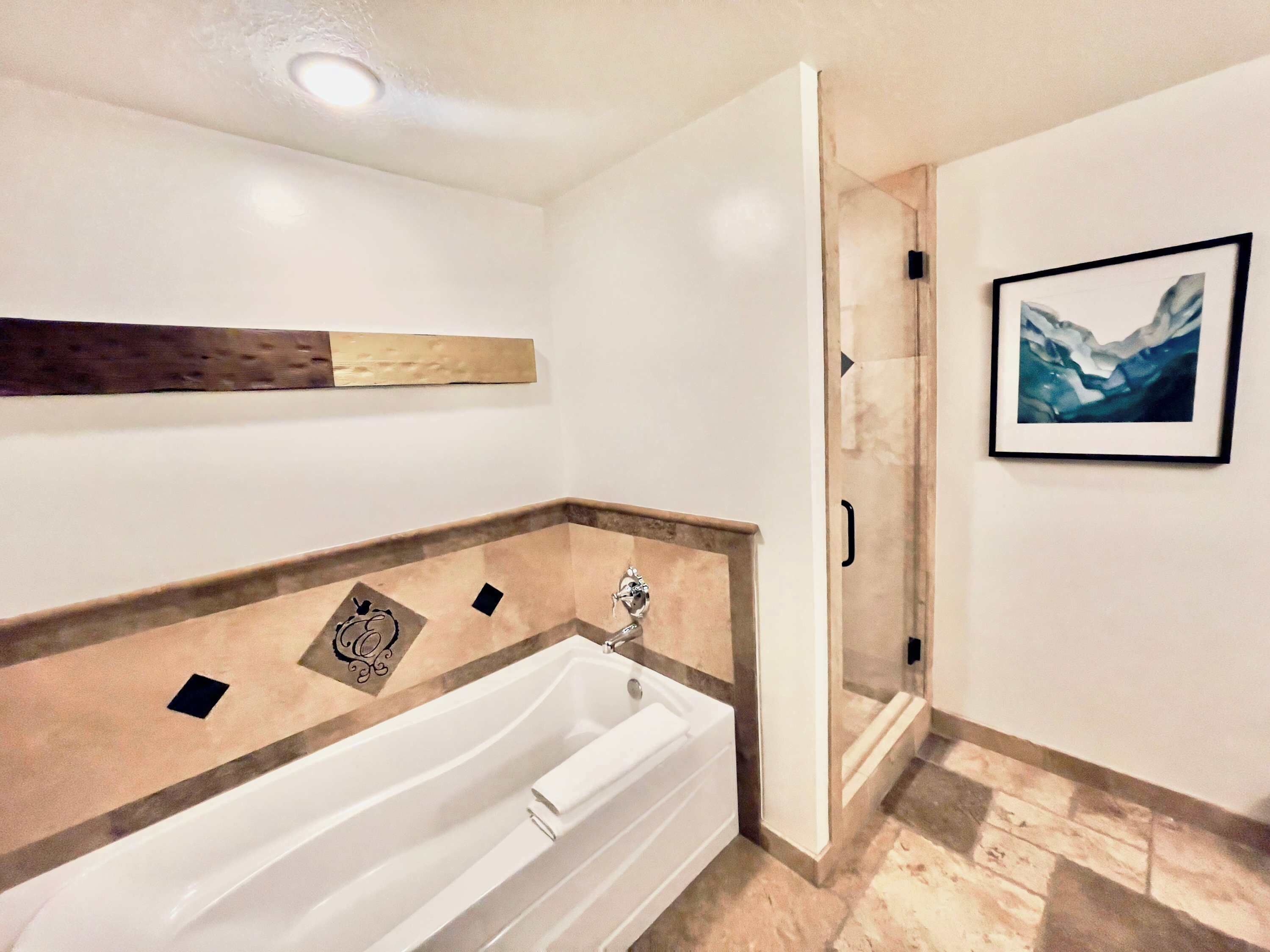Studio, 1 King Bed, Fireplace, Mountain View (Sunrise Gondola Getaway) | Bathroom | Towels