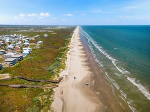 House (3 Bedrooms) | Property amenity - Dauphin Beach House (Port Aransas)