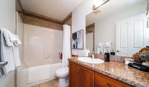 Hair dryer, towels, soap, shampoo - Chic 3BR Modern Home - Wi-Fi - Netflix - Sleeps 8! (Edmonton)