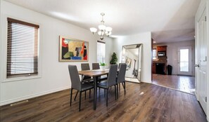 Dining - Chic 3BR Modern Home - Wi-Fi - Netflix - Sleeps 8! (Edmonton)