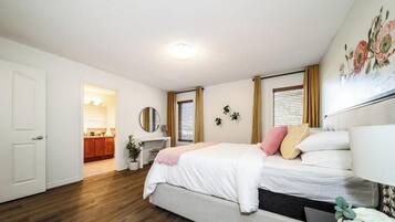 3 bedrooms, desk, iron/ironing board, free WiFi