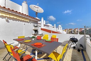 Outdoor dining - Holiday Home 'Belle Vista' with Shared Pool and Private Terrace (Albufeira)