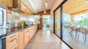 KĂŒhlschrank, Mikrowelle, Ofen, Herdplatte