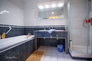 Een douche, een haardroger
